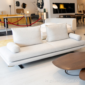 Christian Werner의 Prado Sofa